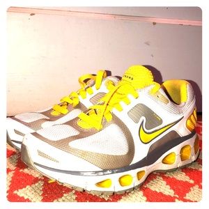 VINTAGE 2010 Livestrong NIKE Air Max “Tailwind 3”